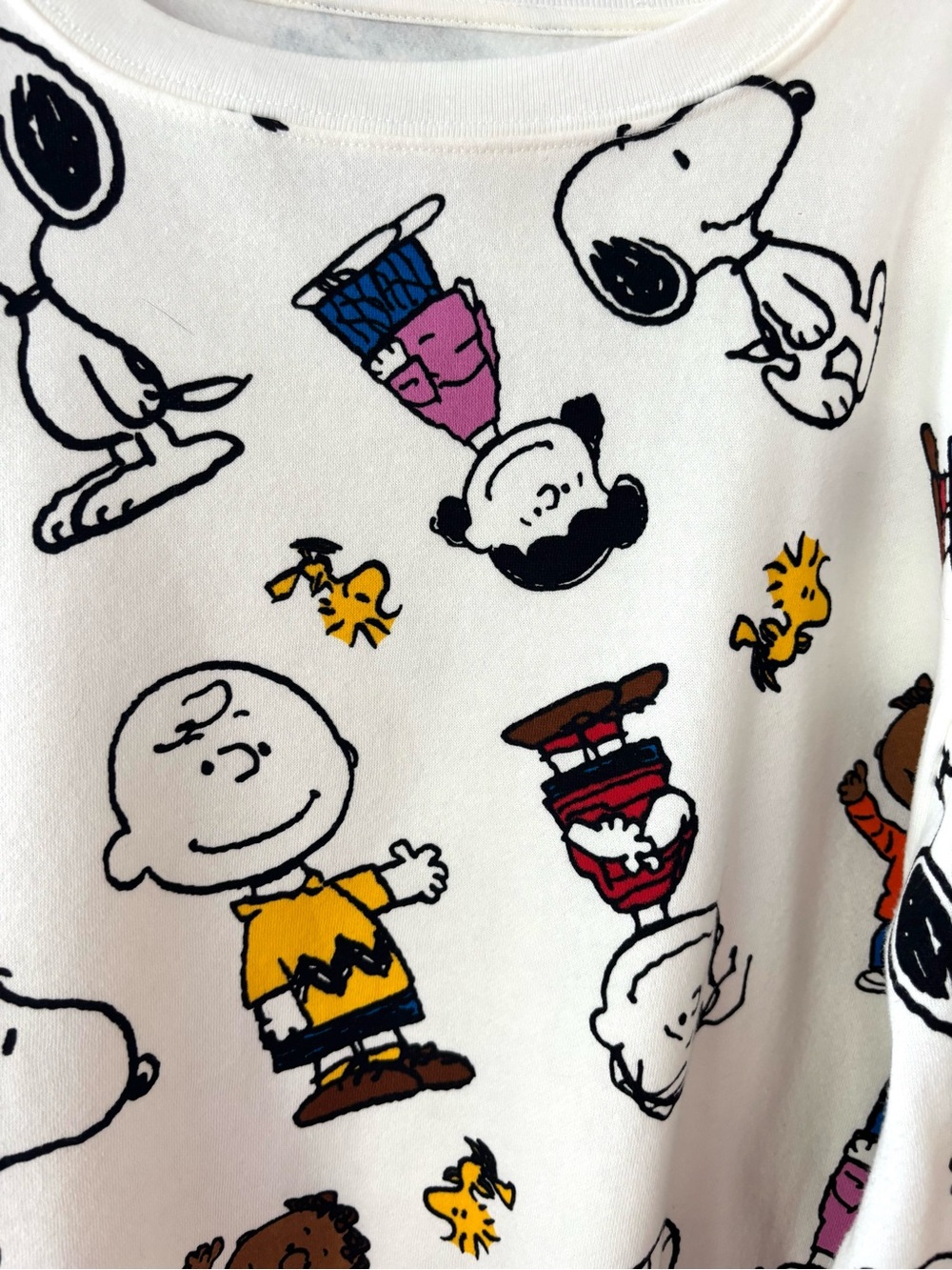 NWT Peanuts Snoopy & Friends White Sweatshirt Crewneck SZ L 11-13 Juniors - Picture 4 of 12